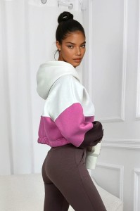 krotka-bluza-damska-z-kapturem (8).jpg